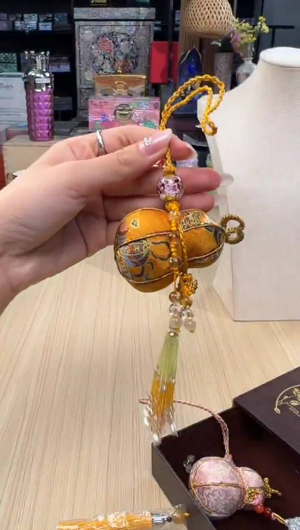 156金色刺绣葫芦挂件