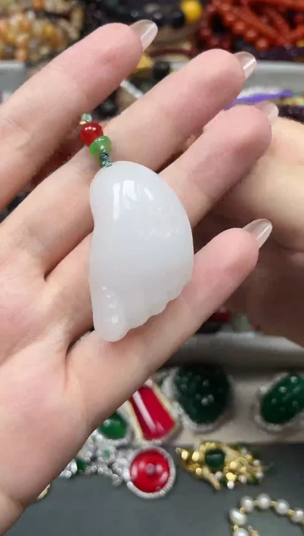 吊坠(赠链)未镶嵌石英质玉（金丝玉）多样性发货拍一发一