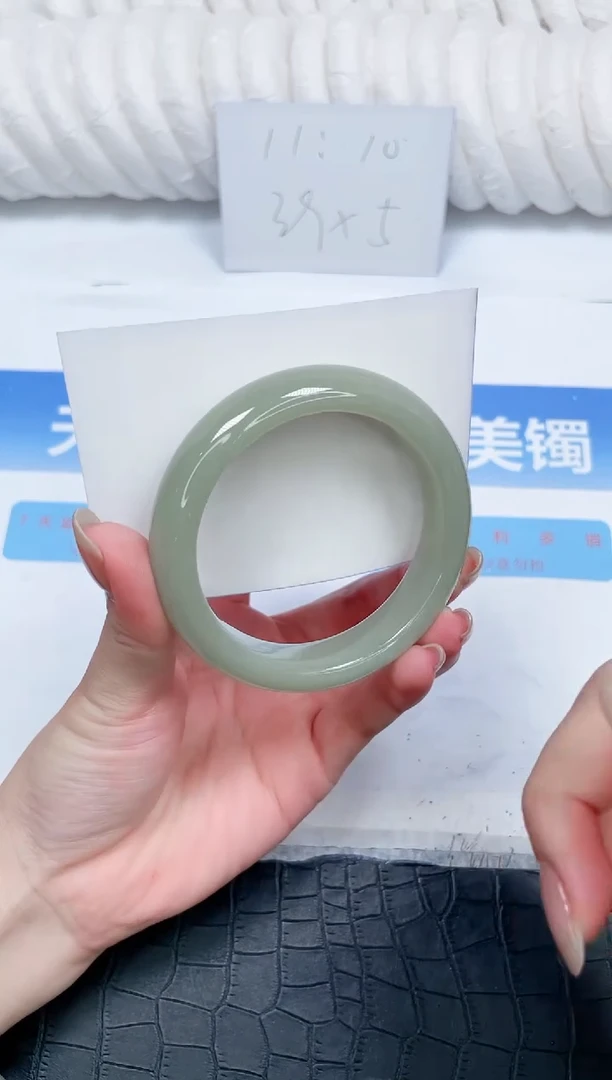 石英质玉手镯未镶嵌9-56.5