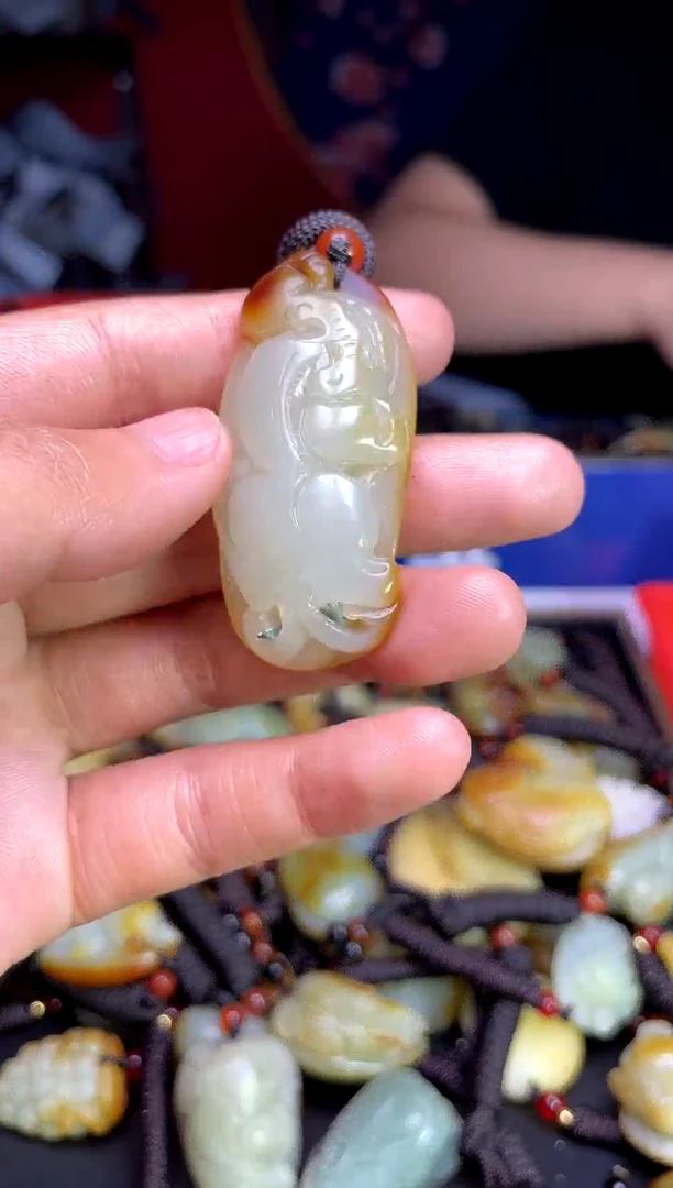 和田玉未镶嵌颈饰1