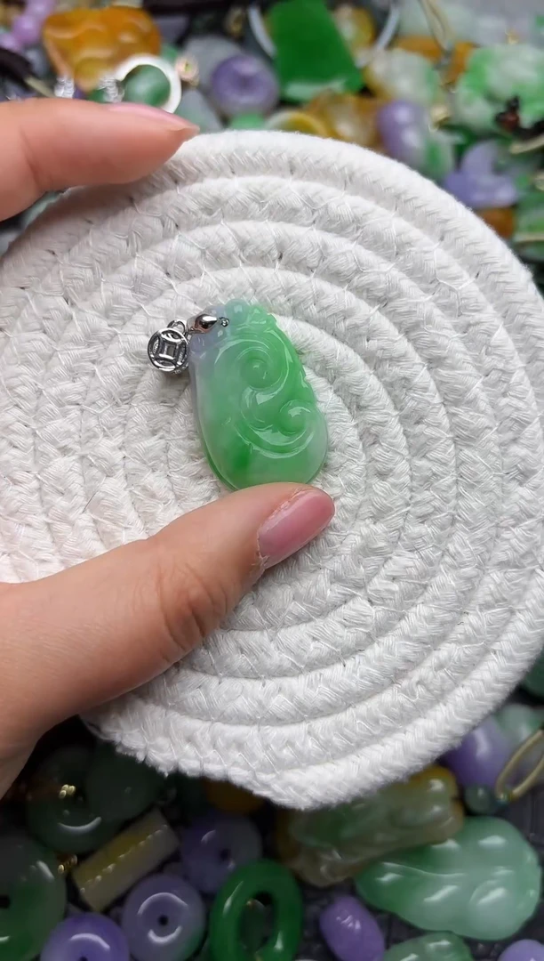 颈饰未镶嵌翡翠缅甸翡翠吊坠