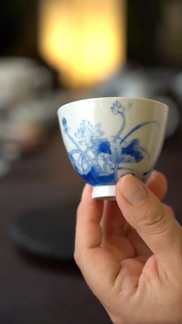 景德镇全手工手绘青花荷花铃铛杯