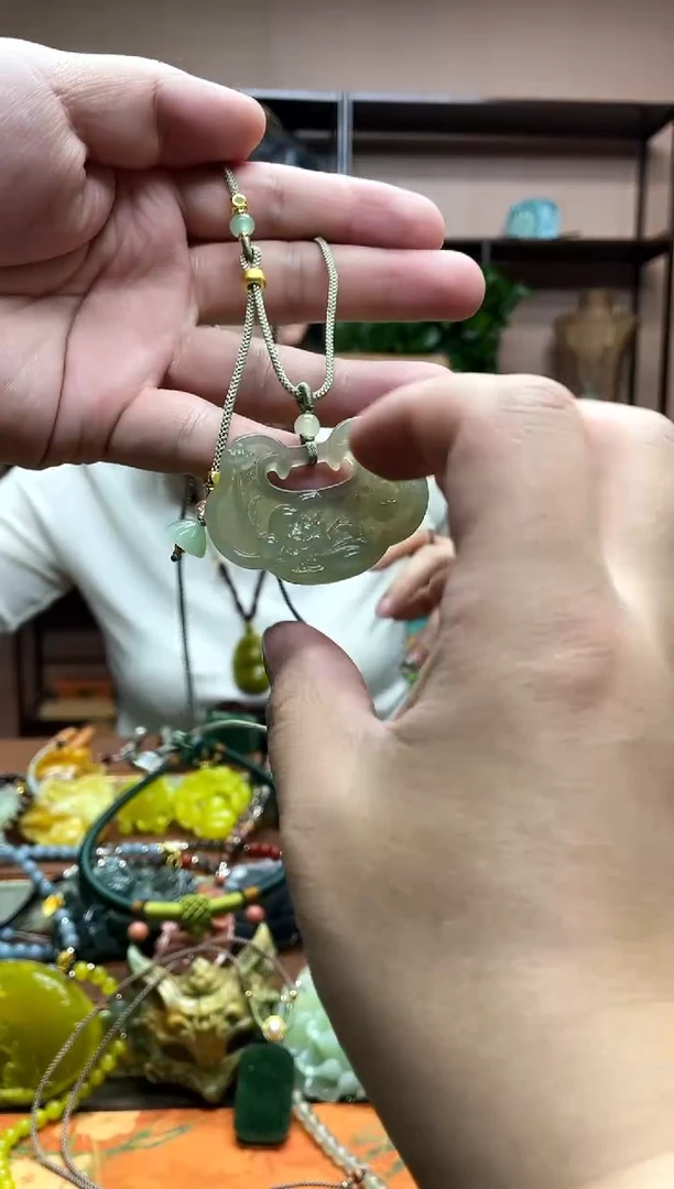 未镶嵌岫玉吊坠·