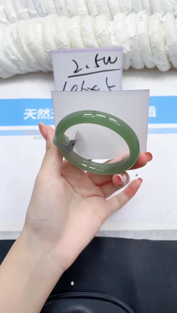 未镶嵌手镯石英质玉186-56-仪式感
