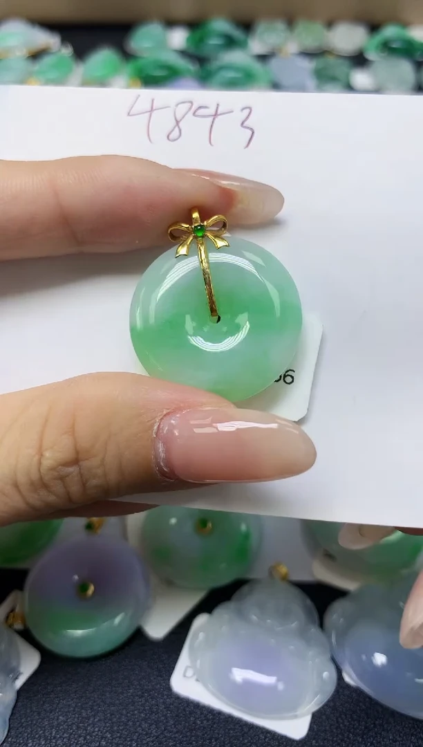 翡翠18K金镶嵌颈饰天然缅甸翡翠A货