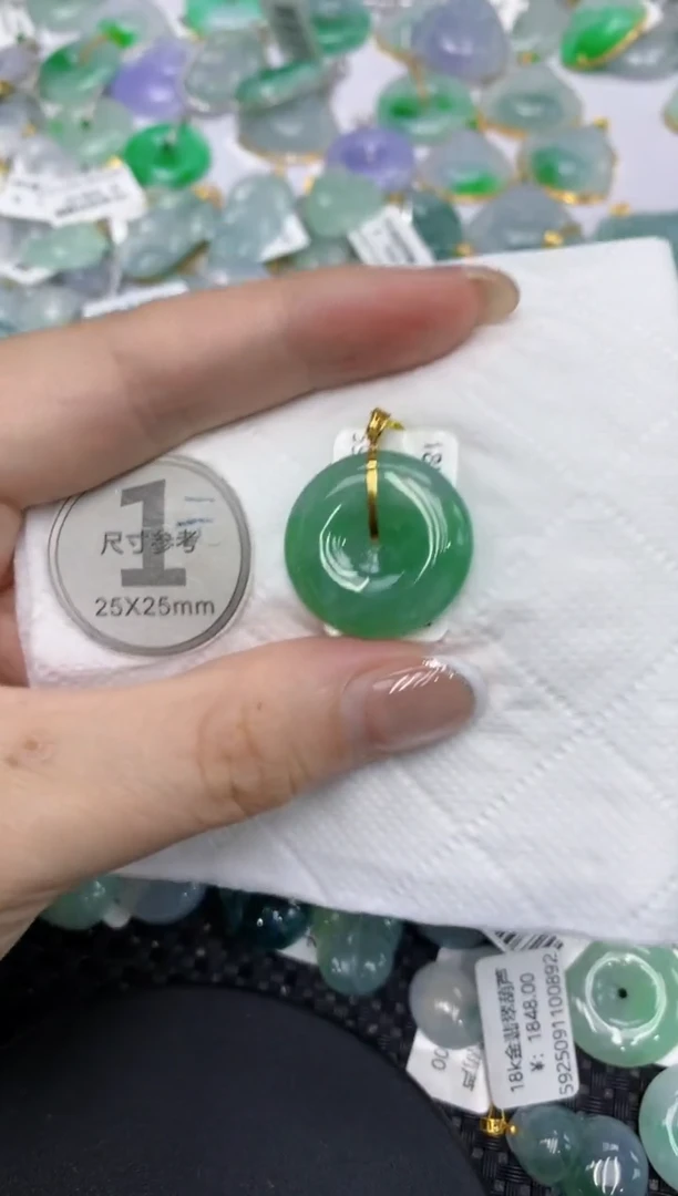 颈饰18K金镶嵌翡翠111111111