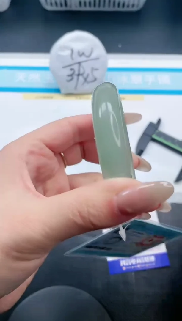 【闪购商品】石英质玉手镯未镶嵌25V46-53