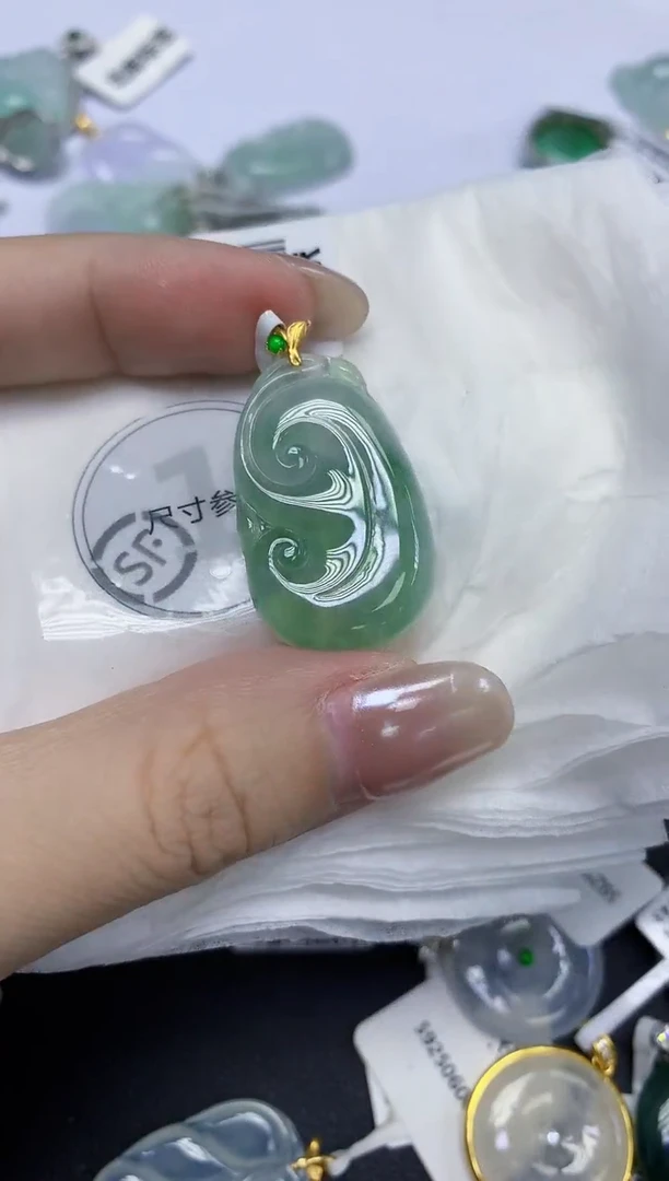 颈饰18K金镶嵌翡翠天然缅甸翡翠A货多样性发一件
