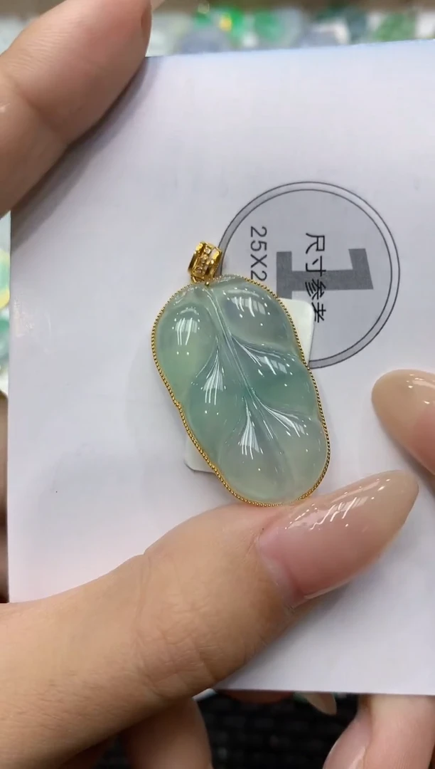 颈饰18K金镶嵌翡翠111111111111