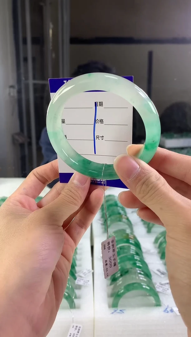 未镶嵌手镯石英质玉（非洲翠）1