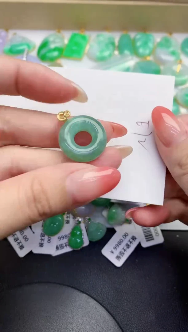 翡翠未镶嵌颈饰缅甸天然翡翠A货