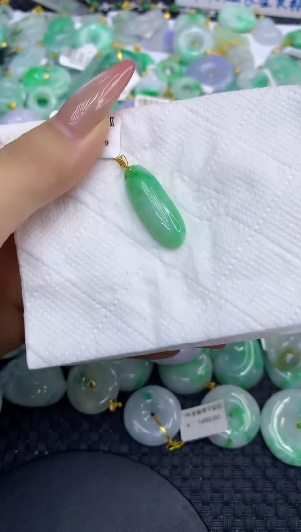 颈饰18K金镶嵌翡翠天然缅甸A货翡翠