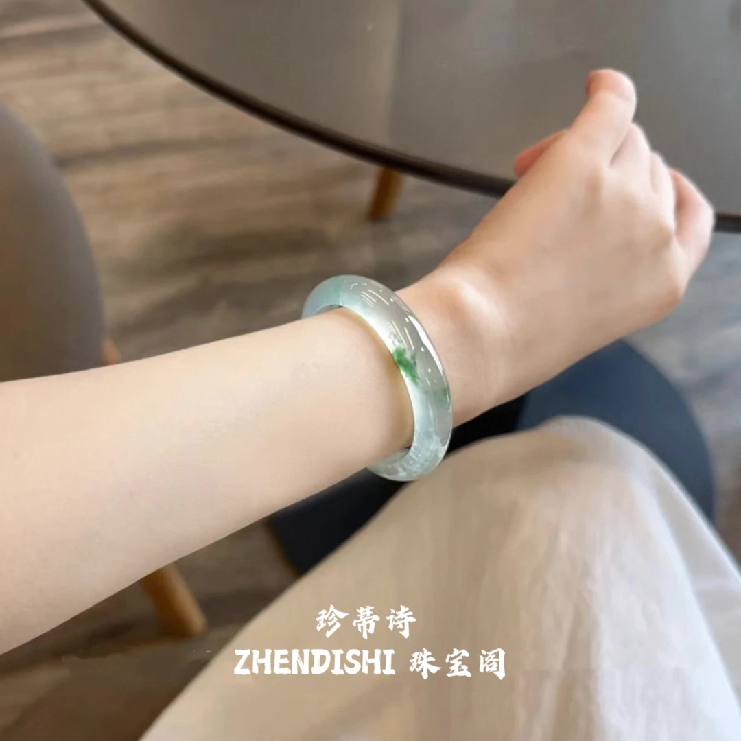 高冰绿色玉手镯冰种飘花玉手镯独龙玉手镯正品小众气质珠宝送礼物