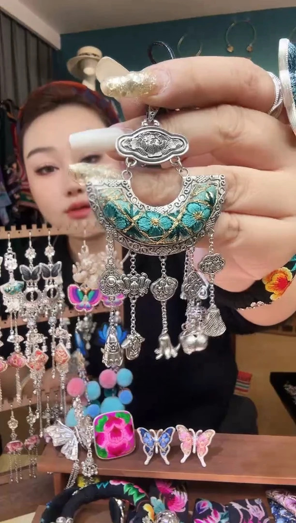 刺绣纯手工民族风刺绣吊坠