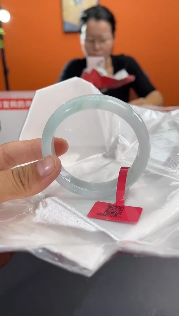翡翠手镯未镶嵌冰****泪翡翠手镯