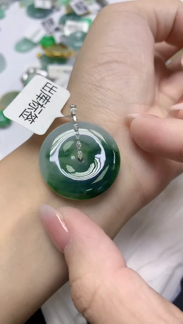 颈饰18K金镶嵌翡翠天然缅甸翡翠A货多样性发一件