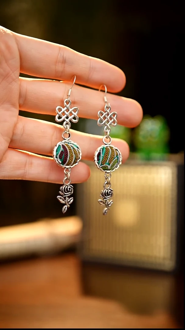 刺绣私人定制苗族手工Q830