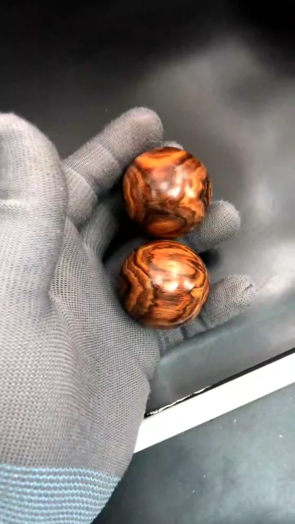 黄花梨/降香黄檀把件凡海黄野油4.0鬼脸蝴蝶纹手球