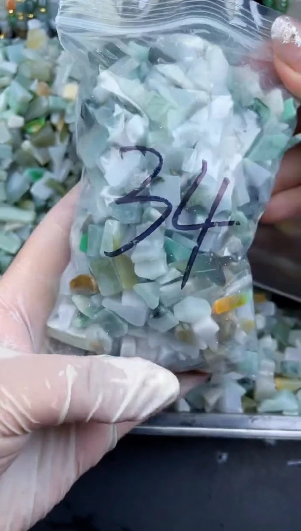 【闪购商品】翡翠颈饰未镶嵌天然翡翠边角大号500克34