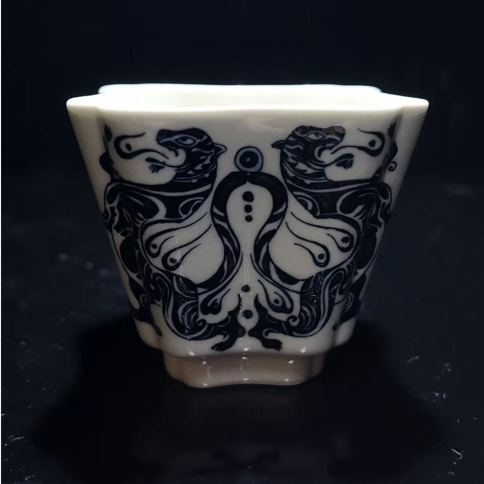 元经秘旨青花二号釉虎符四方杯