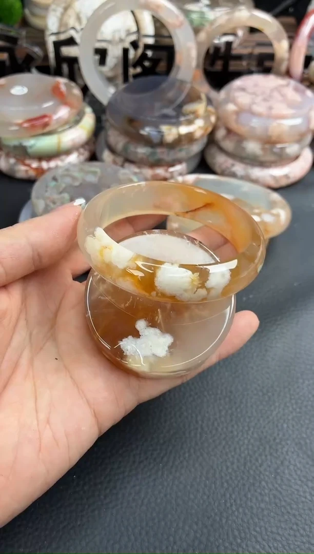 未镶嵌手镯（圆镯）石英质玉55