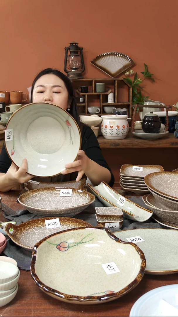 陶瓷A516一只螺纹碗手绘荷花黑点25.5*7.5可能微瑕