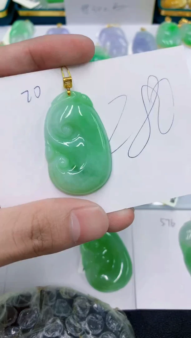 颈饰18K金镶嵌翡翠1111111