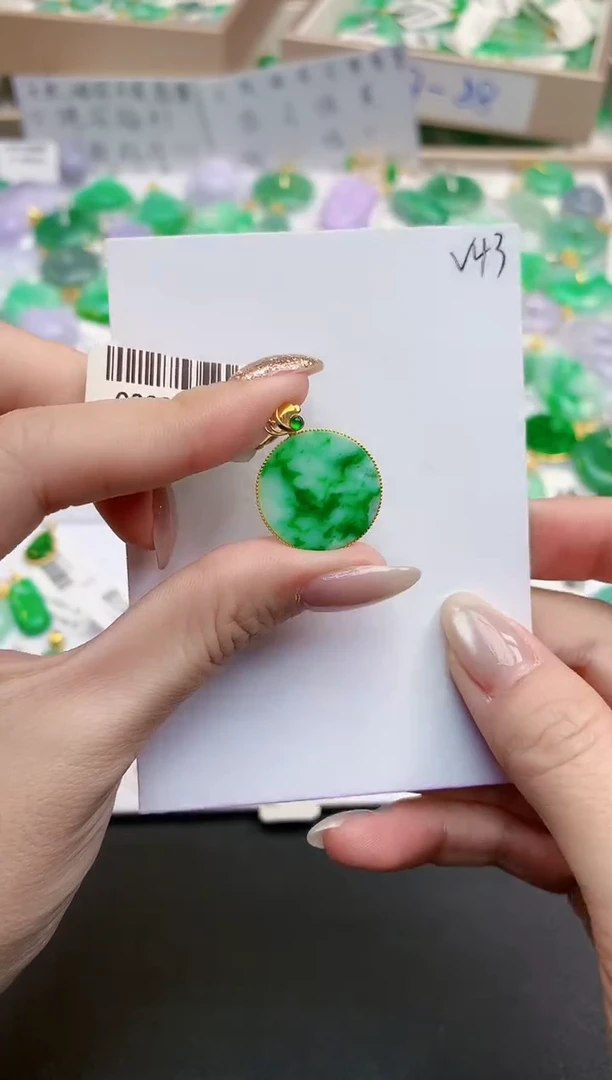 颈饰18K金镶嵌翡翠天然缅甸A货翡翠