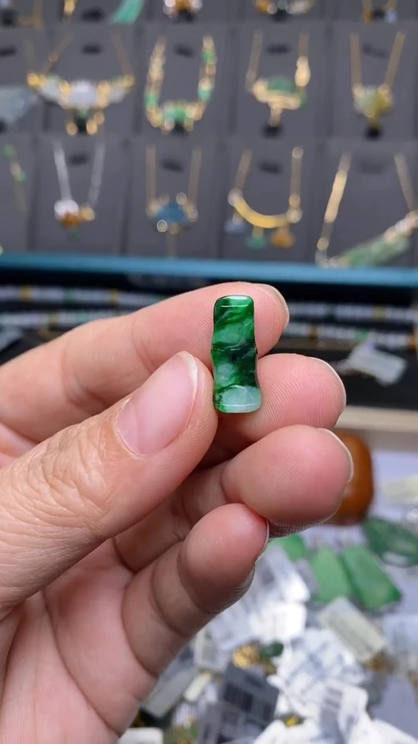 颈饰未镶嵌翡翠净货38788