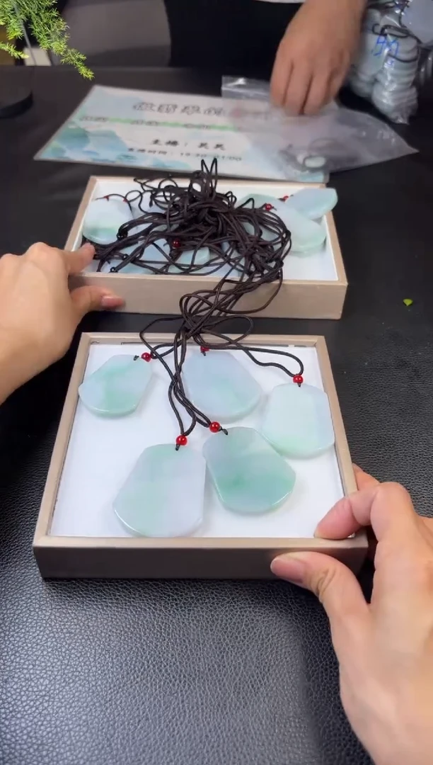 未镶嵌挂件翡翠多样性发一件R703183