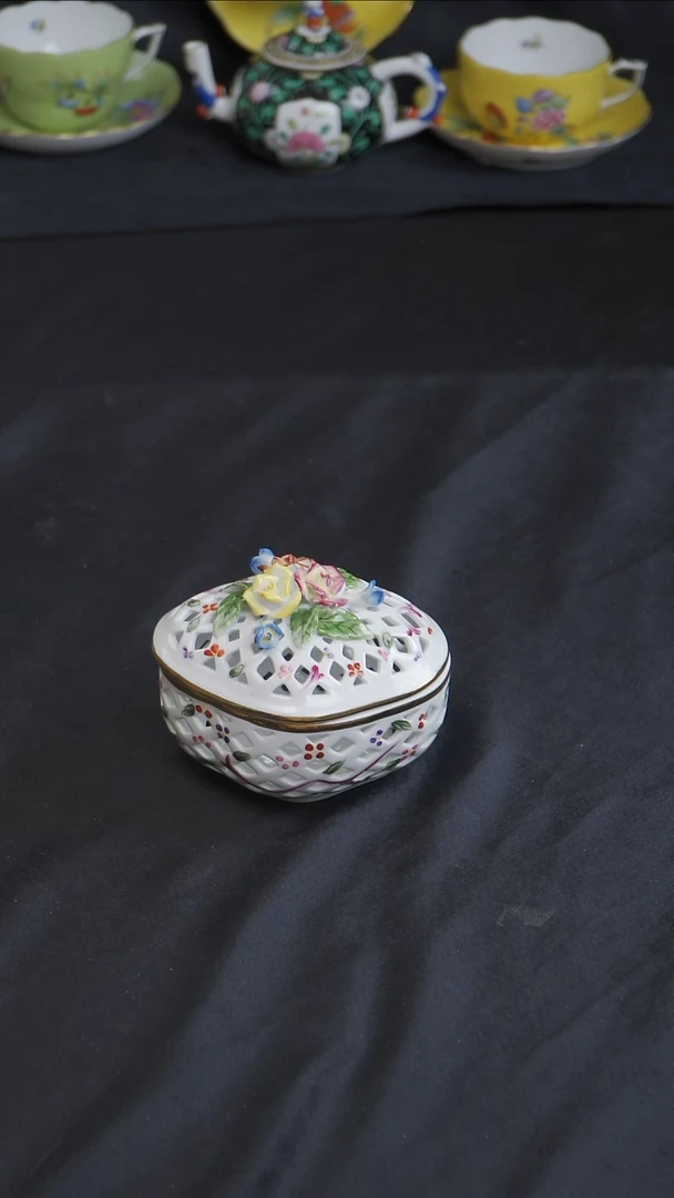 骨瓷婷婷中古器物如图所示30