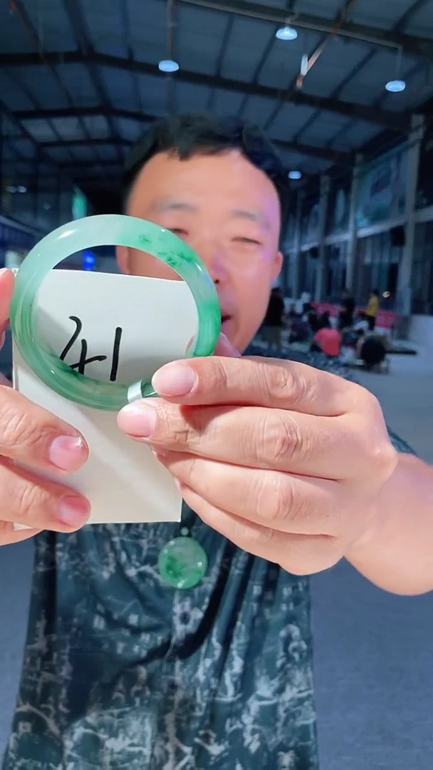 石英质玉（非洲翠）手镯未镶嵌54+