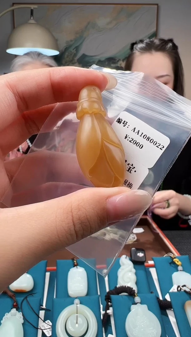 颈饰未镶嵌和田玉AA  吊坠