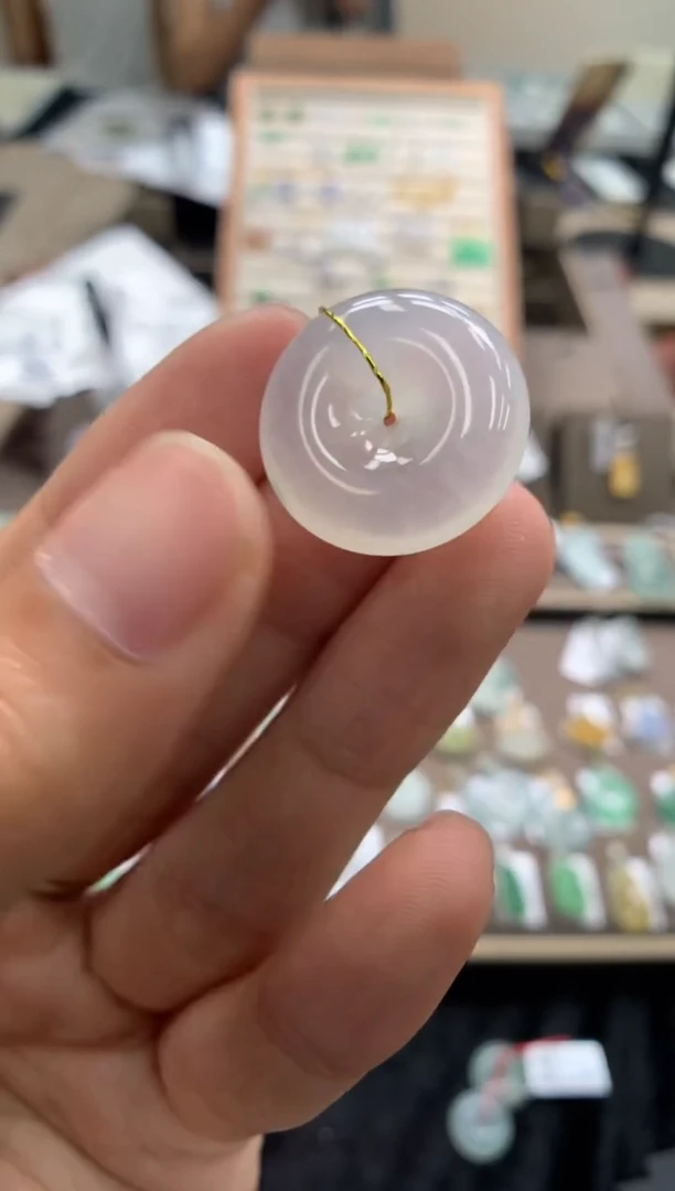 颈饰未镶嵌翡翠平安扣