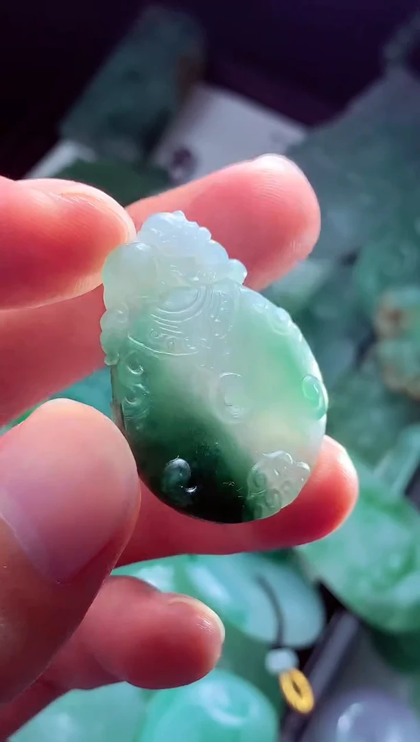 未镶嵌定制翡翠怡*?翡翠毛货定制