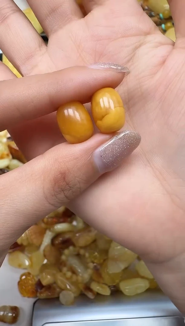 裸石琥珀未镶嵌随机一个