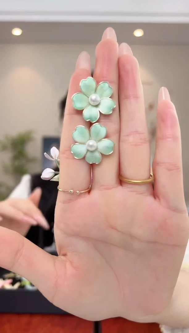 刺绣掐丝绒花耳钉