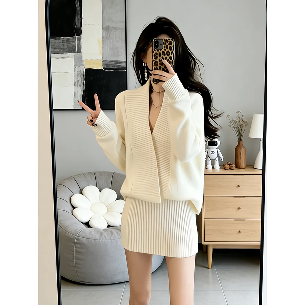 INS CEC慵懒感名媛女神范法式高级感轻熟大方得体奶白色连衣裙