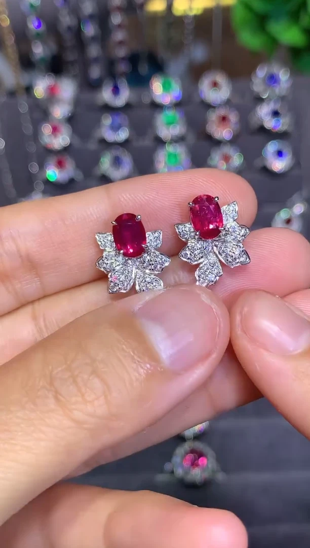 18K金镶嵌耳饰红宝石1.5CT