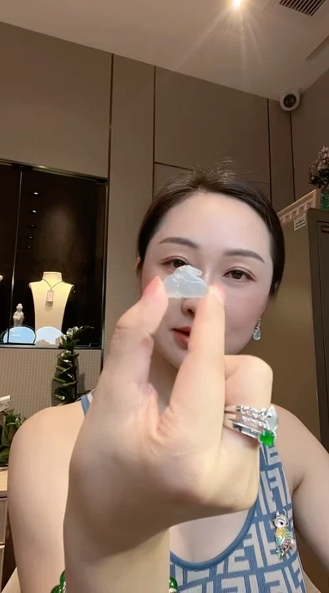 翡翠未镶嵌吊坠(不含链)白冰唐马