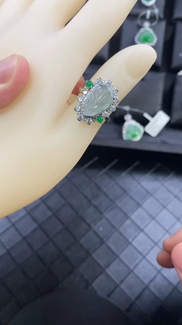 颈饰未镶嵌翡翠1