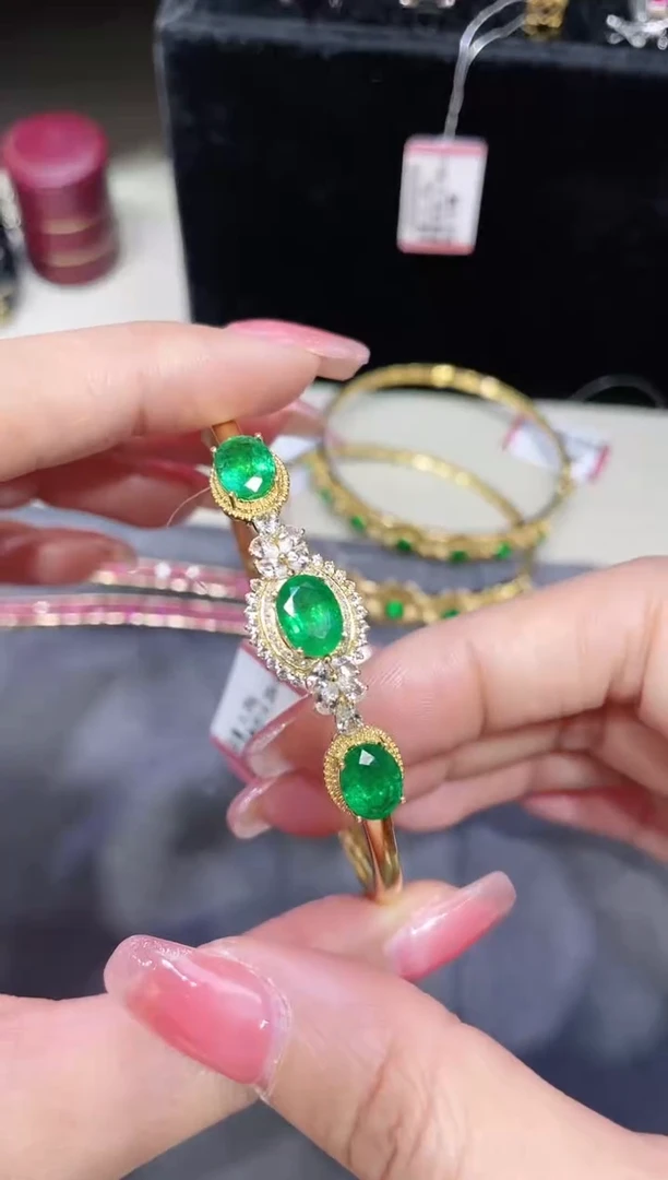 18K金镶嵌天然祖母绿手镯