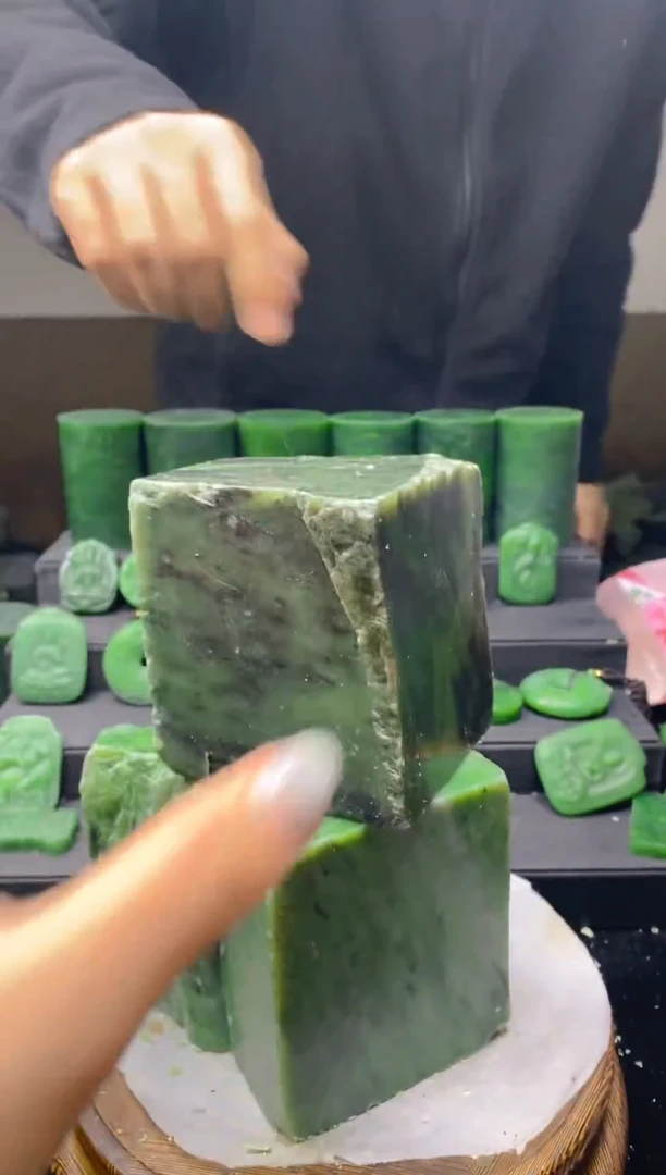 未镶嵌和田玉（碧玉）珠宝半成品1