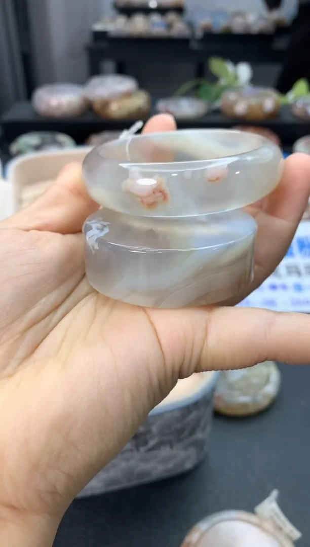 未镶嵌手镯石英质玉（56圈口）赠送镯心 无证书