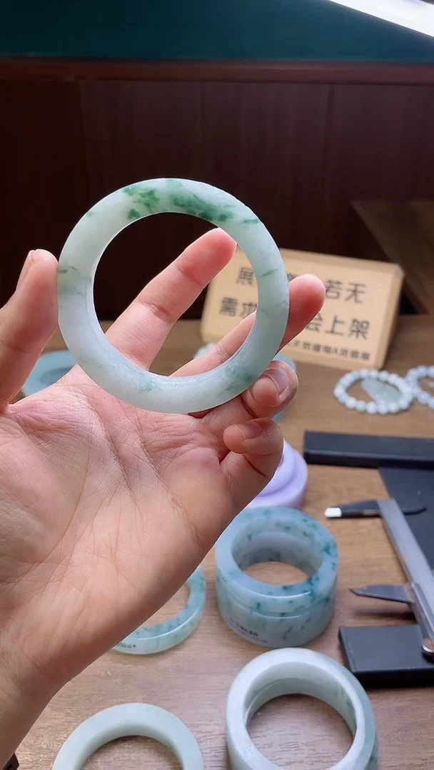 定制翡翠手镯未镶嵌卤***面定制