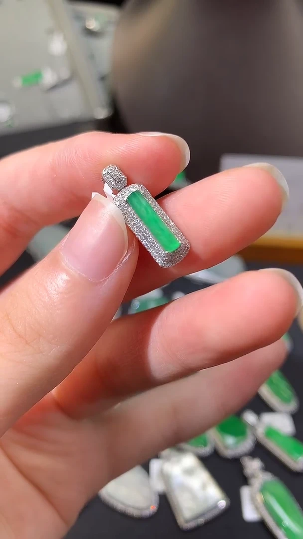 翡翠18K金镶嵌吊坠(不含链)吊坠