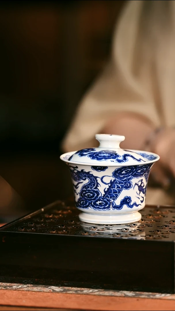陶瓷杯元真临古龙纹马蹄盖碗