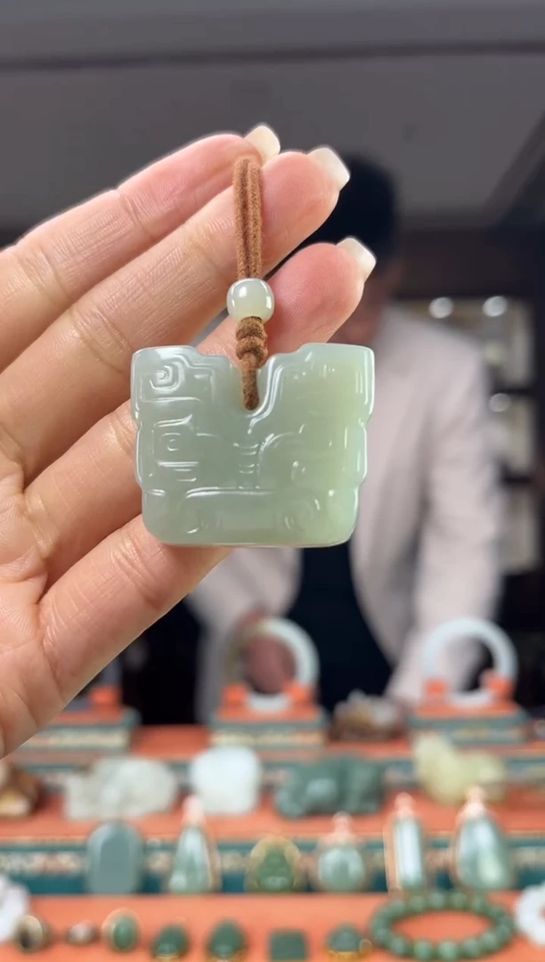 颈饰未镶嵌和田玉佩佩