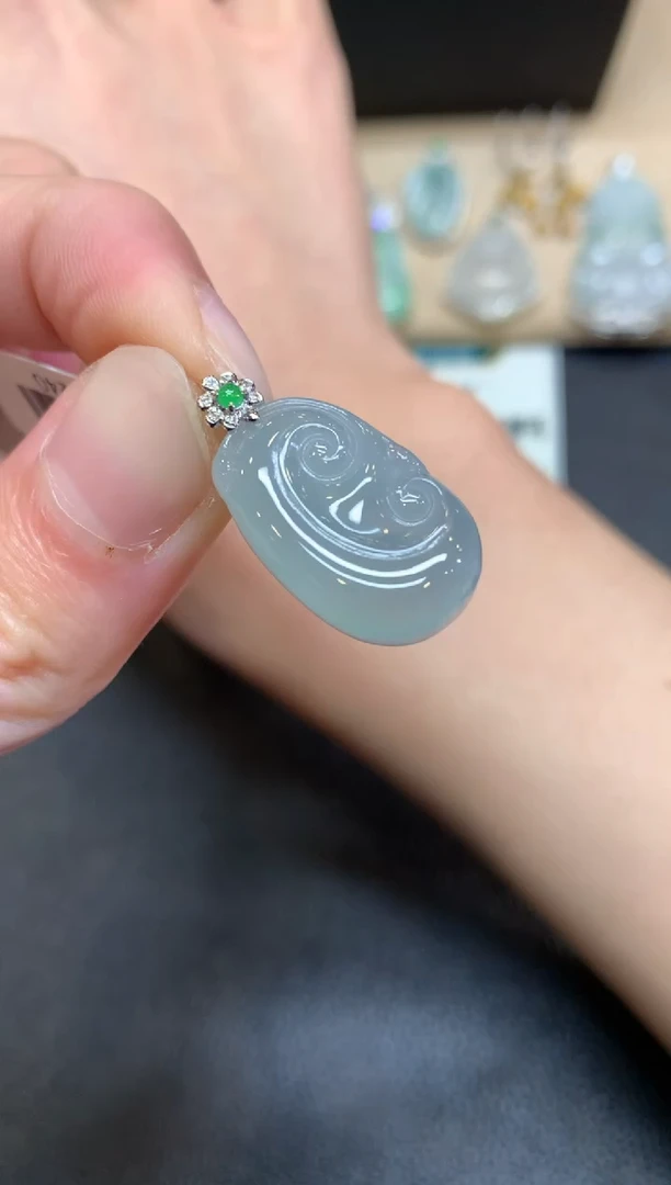 【闪购商品】翡翠颈饰18K金镶嵌如意【无服务费】