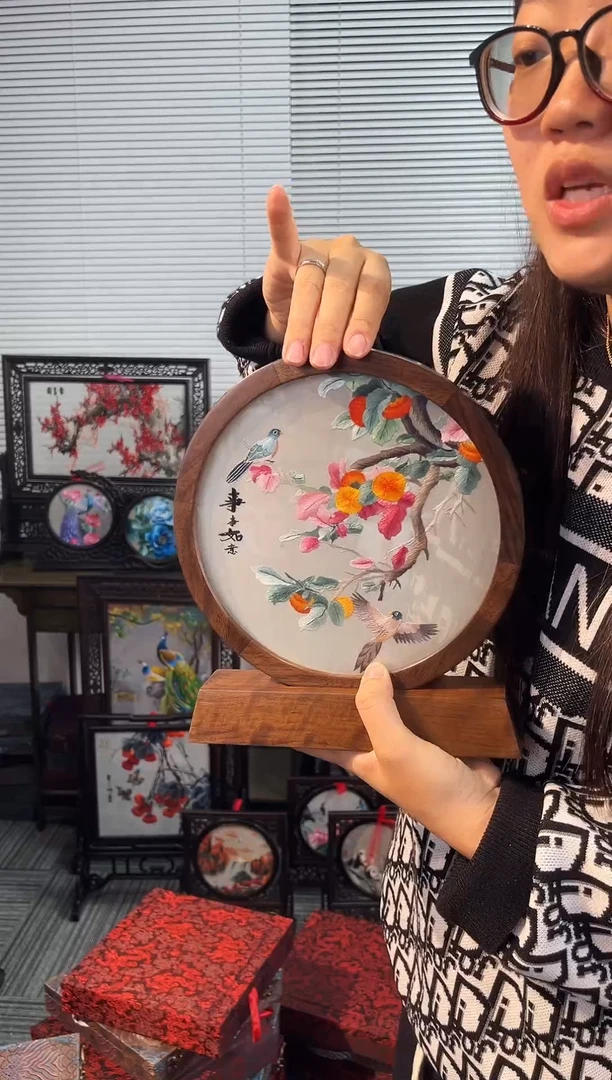 织绣以芊手扇摆台